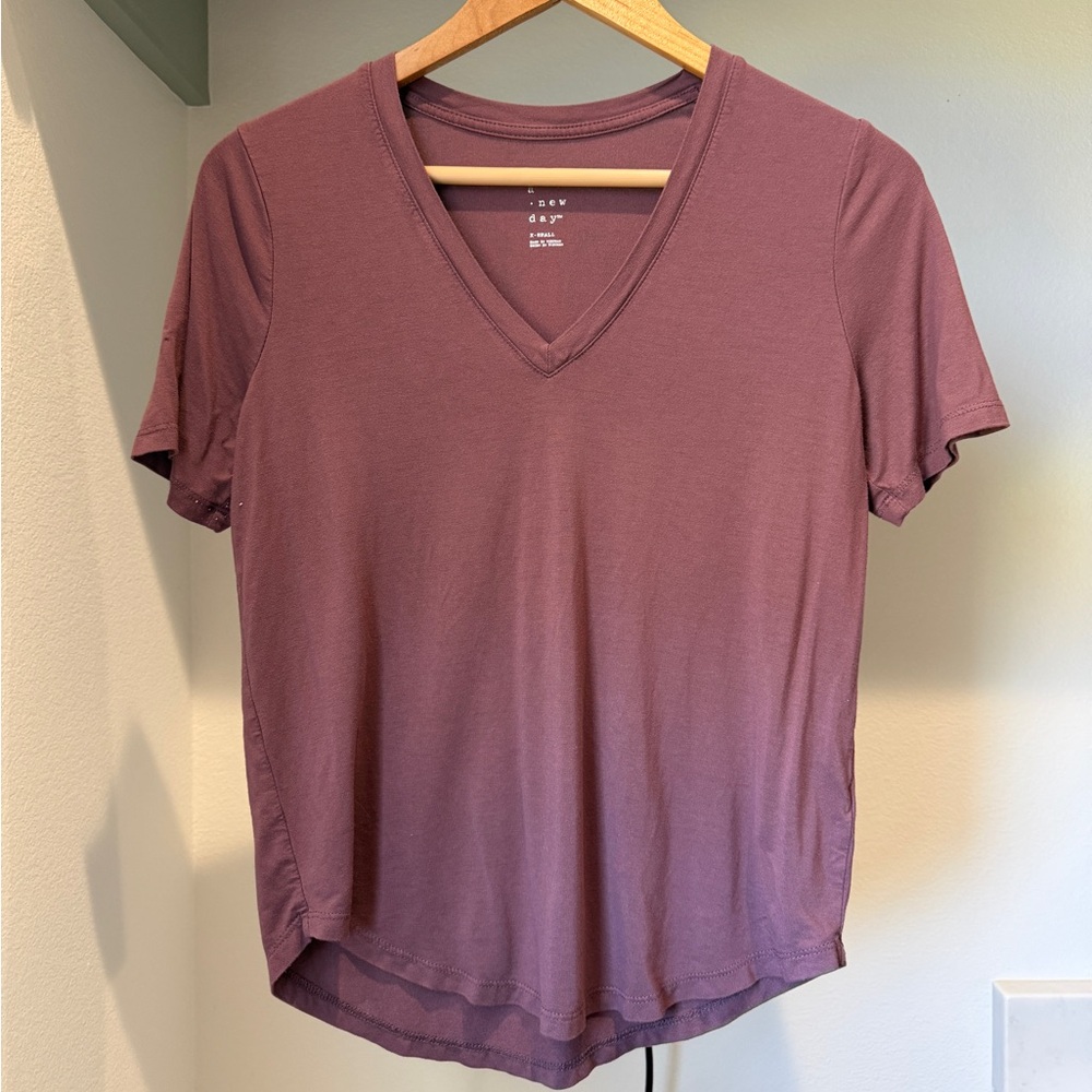 Everyday V-Neck Tee - Plum, size XS